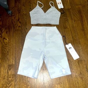 Alo yoga size small delight bralette. Never worn. New with tags. Light grey.